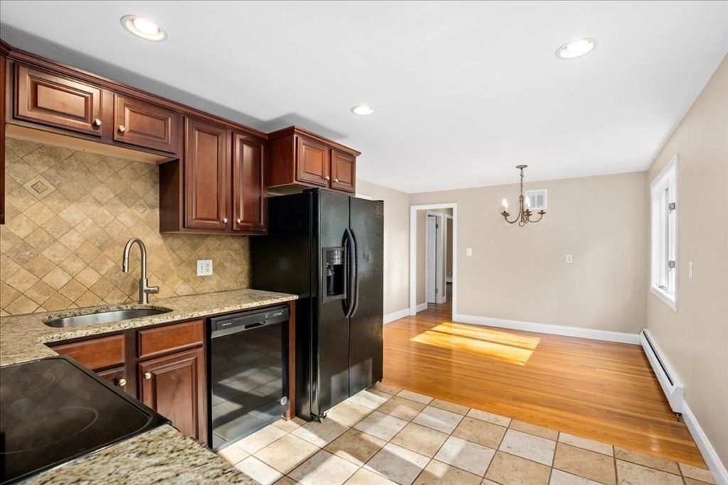 7 Neptune Dr Property Photo 9
