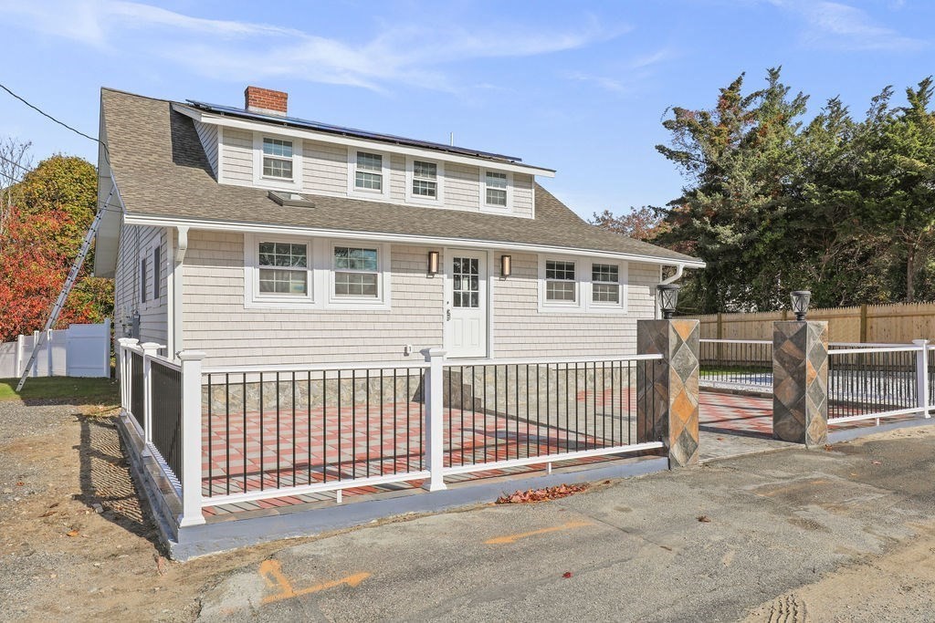 5 Trenton St Property Photo 3