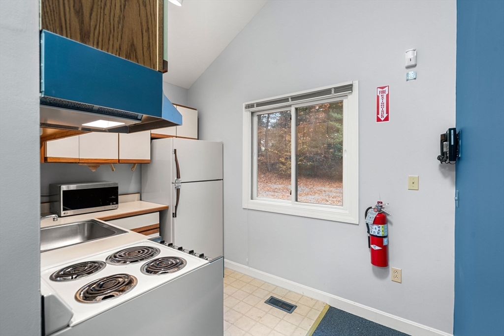 398 Essex St # 2 Property Photo 3