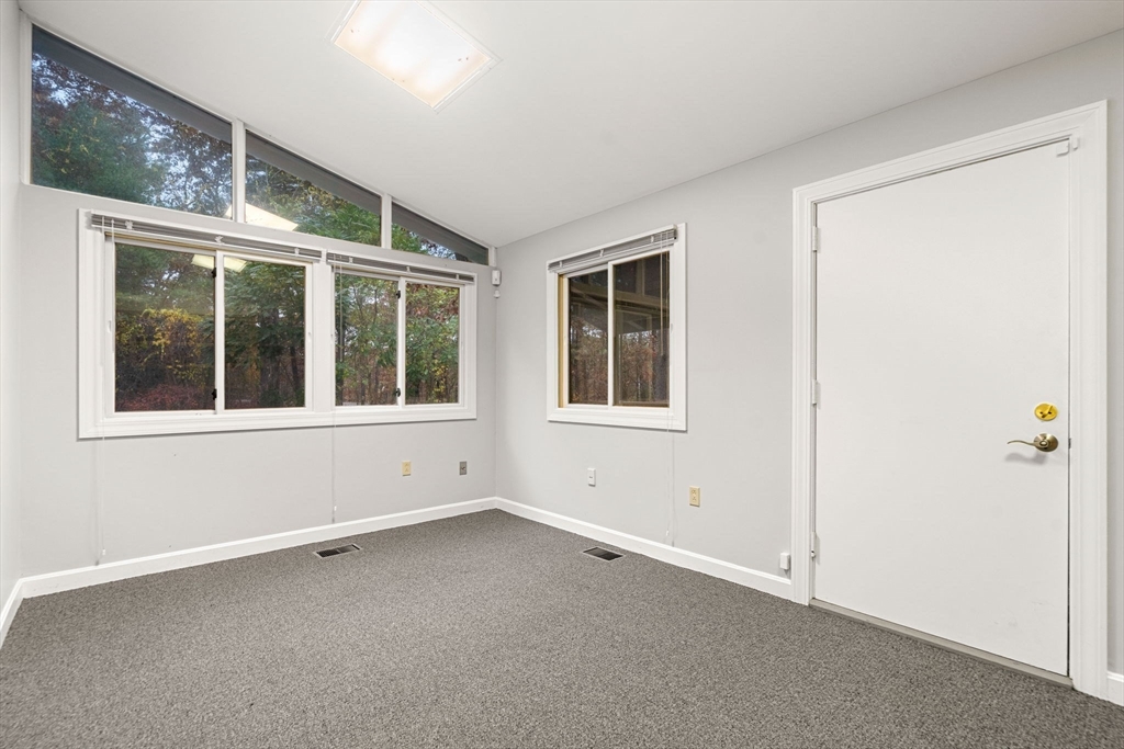 398 Essex St # 2 Property Photo 6