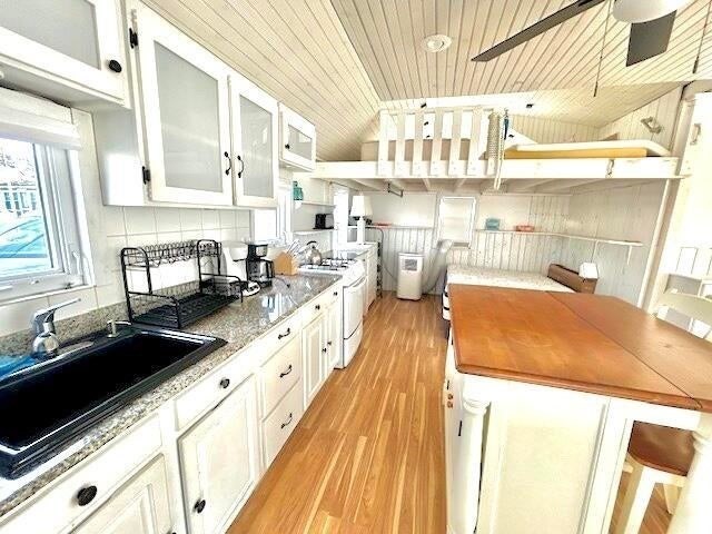241 Old Wharf # 95 Property Photo 12