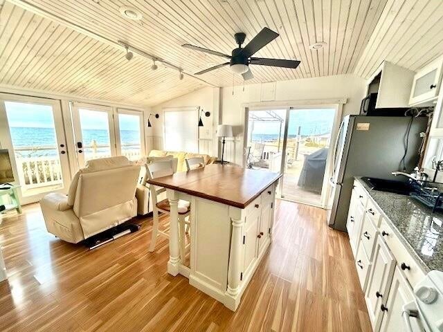 241 Old Wharf # 95 Property Photo 15