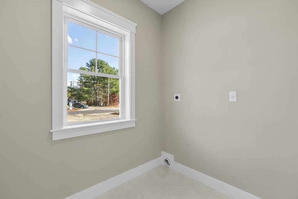 194 Taunton Ave # A Property Photo 6
