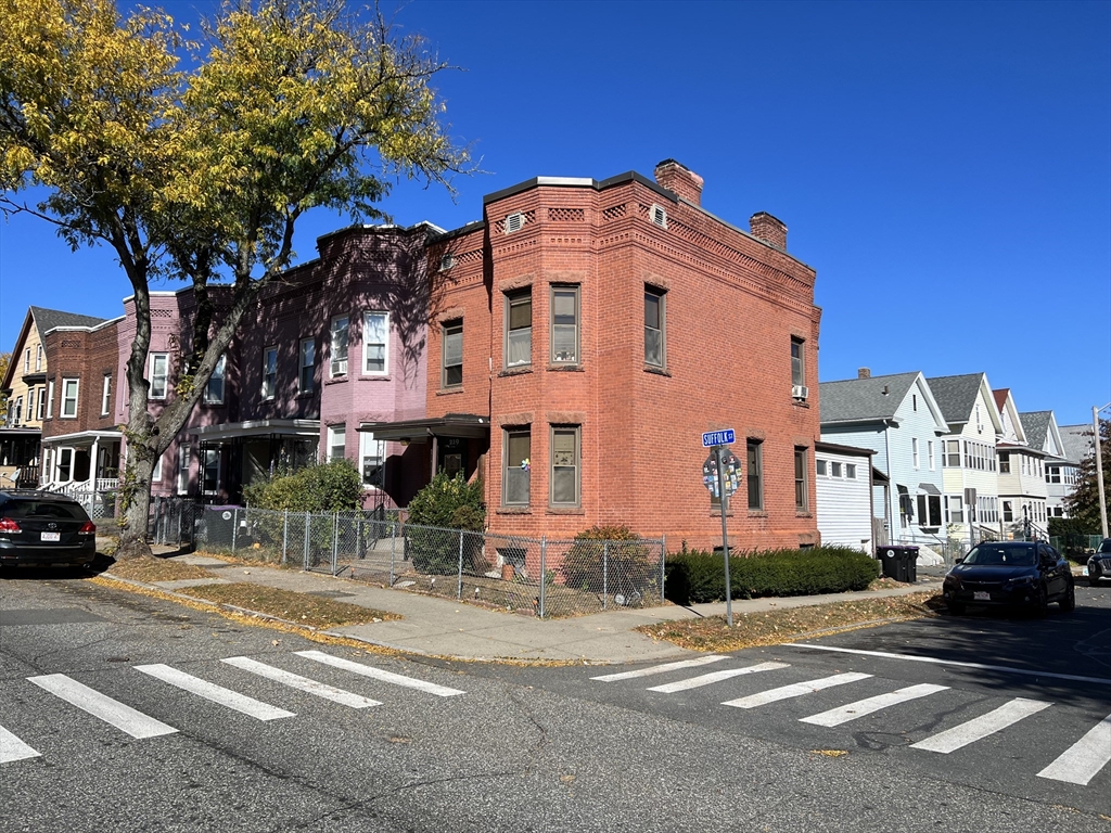 219 Suffolk Street Property Photo 4