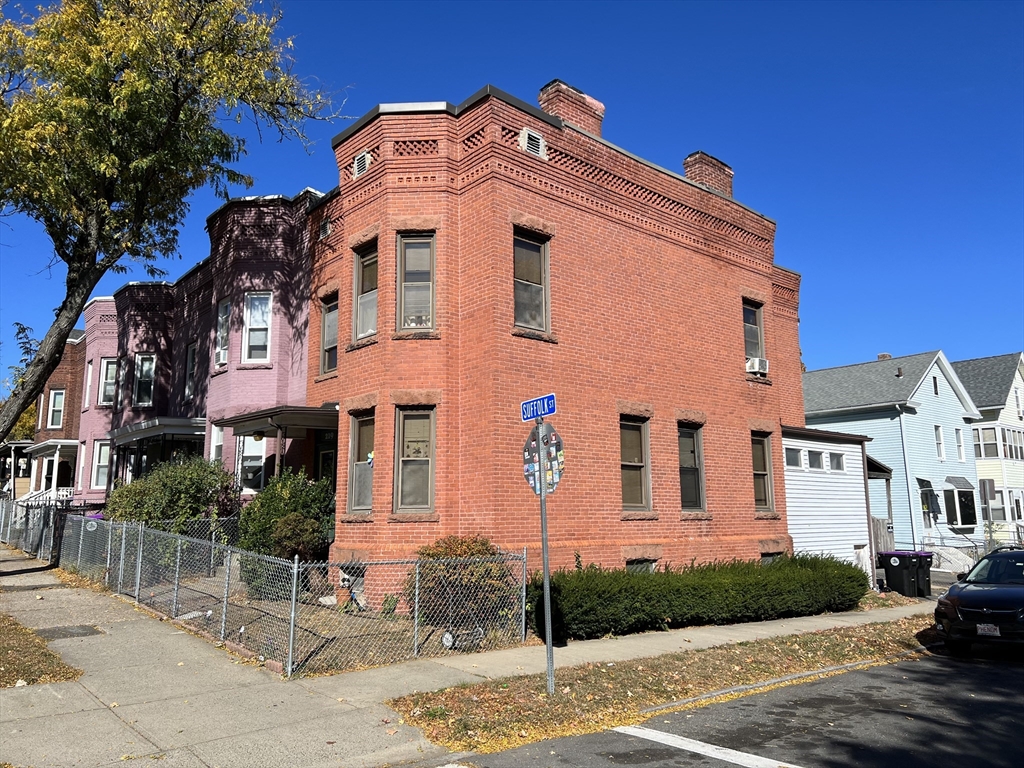 219 Suffolk Street Property Photo 5
