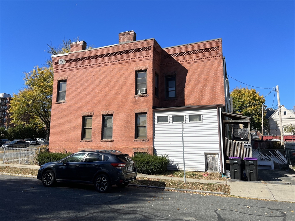 219 Suffolk Street Property Photo 7