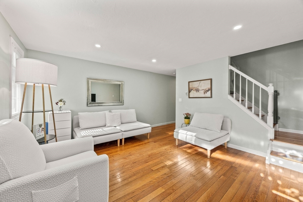 300 Falmouth Rd # 21e Property Photo 1
