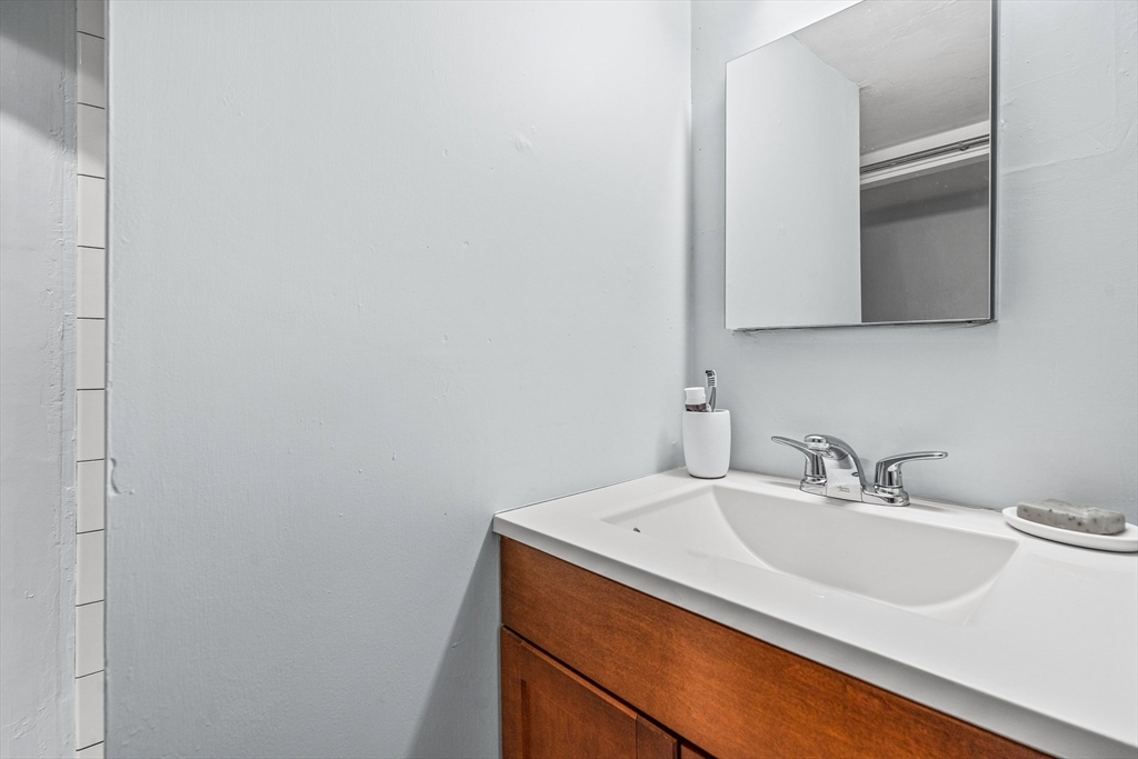 9 Grove St # 9 Property Photo 16