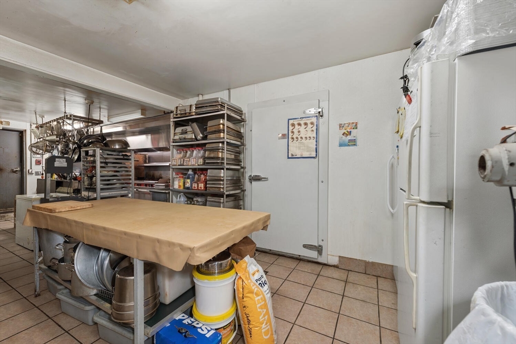 258 Kenyon Ave Property Photo 9