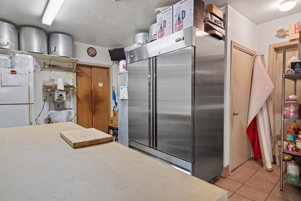 258 Kenyon Ave Property Photo 17