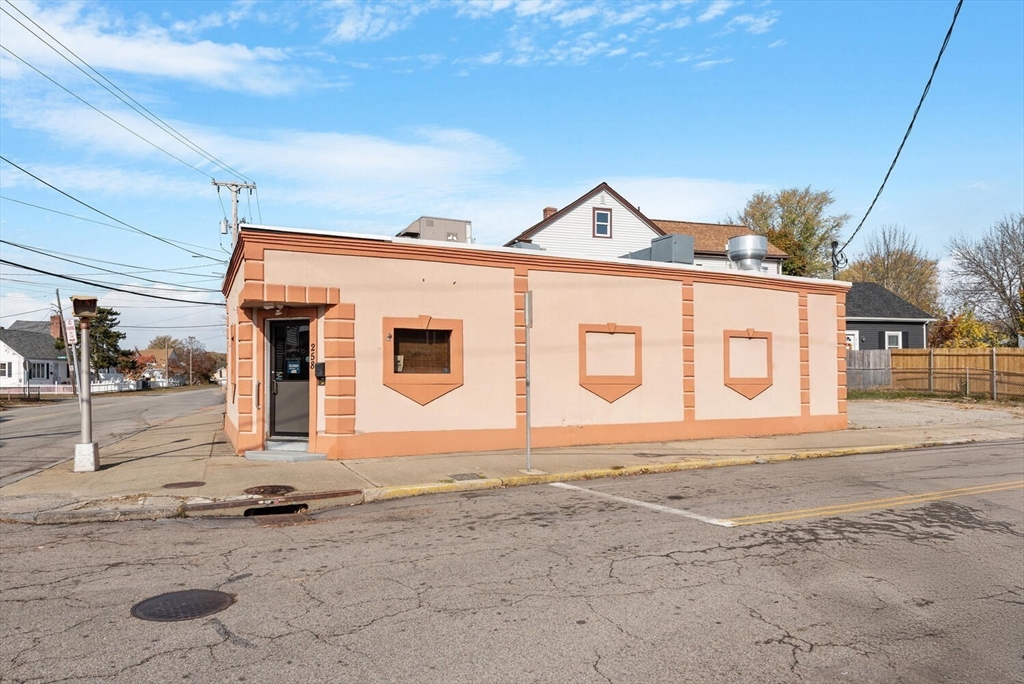 258 Kenyon Ave Property Photo 22