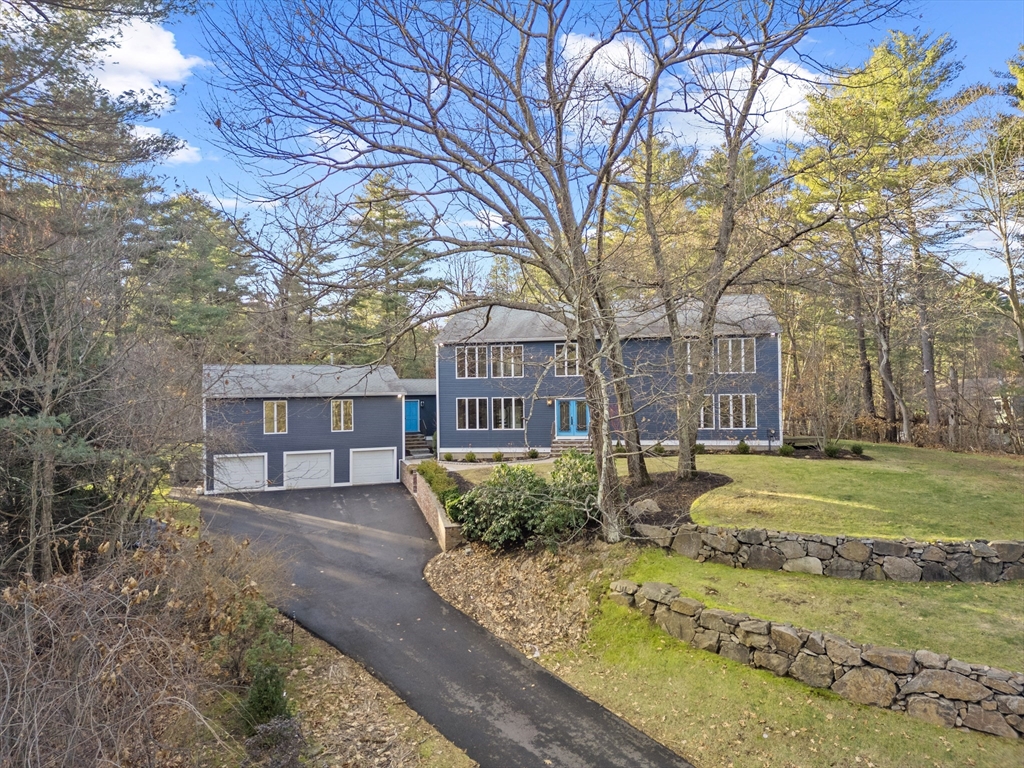 5 Comstock Lane Property Photo 1