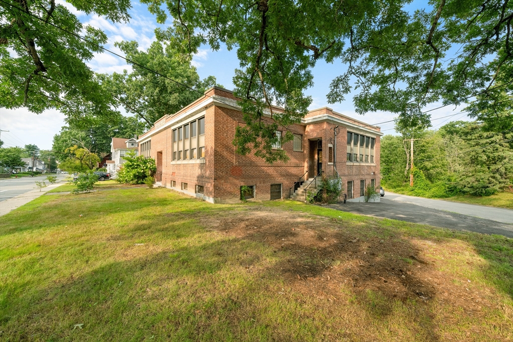 314 Sanders St Property Photo 3