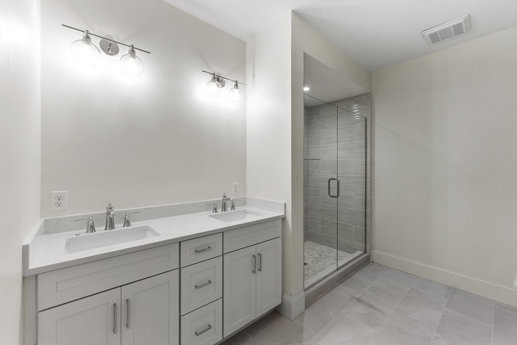134 Court St # 5 Property Photo 11