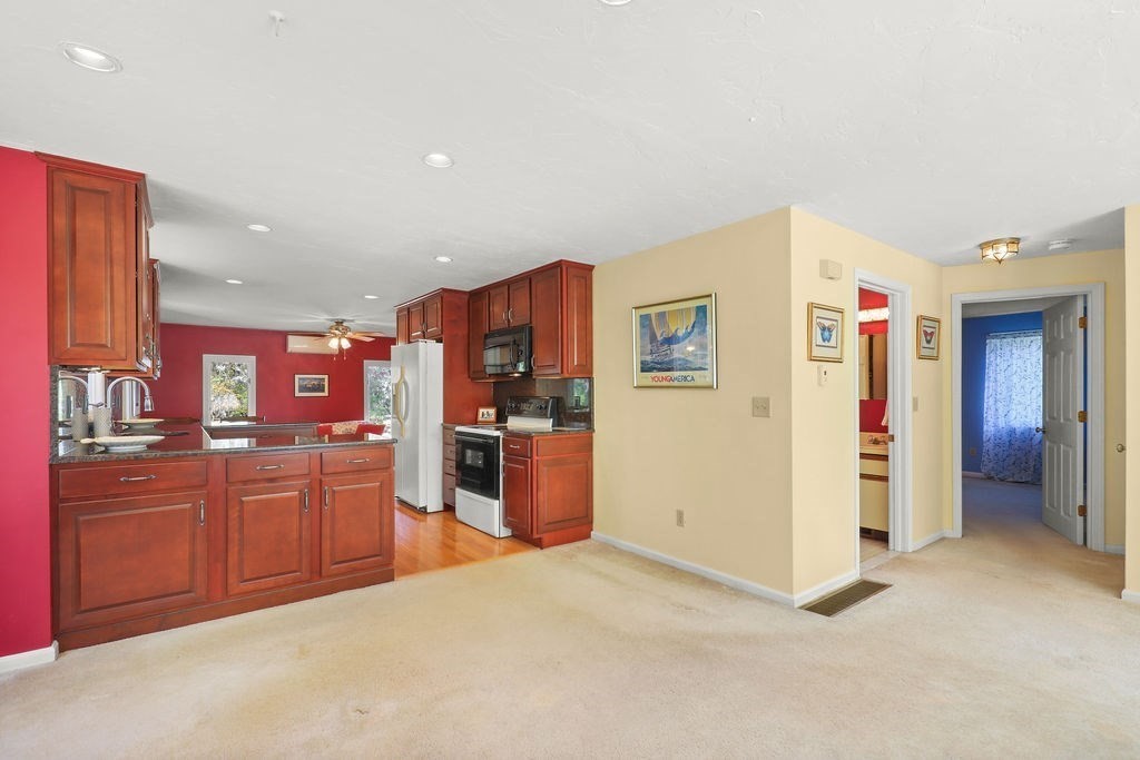 88 Pheasant Lane Property Photo 11