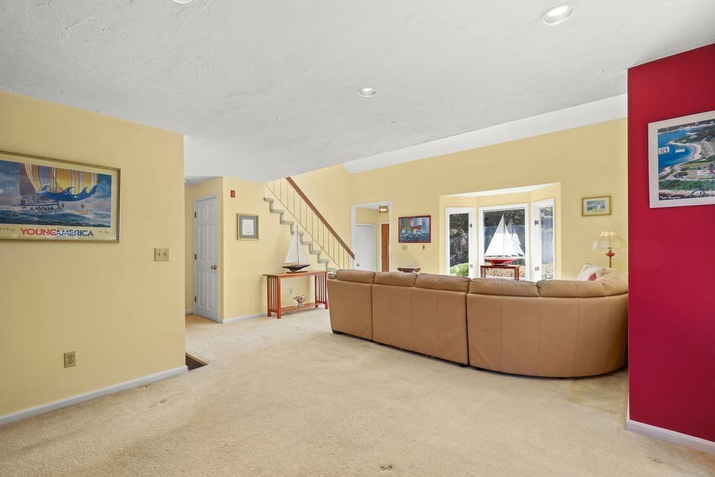 88 Pheasant Lane Property Photo 17