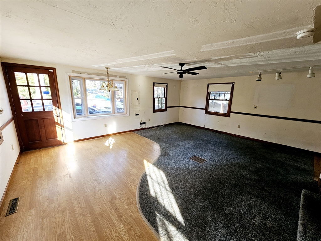 271 Plymouth Ave Property Photo 5