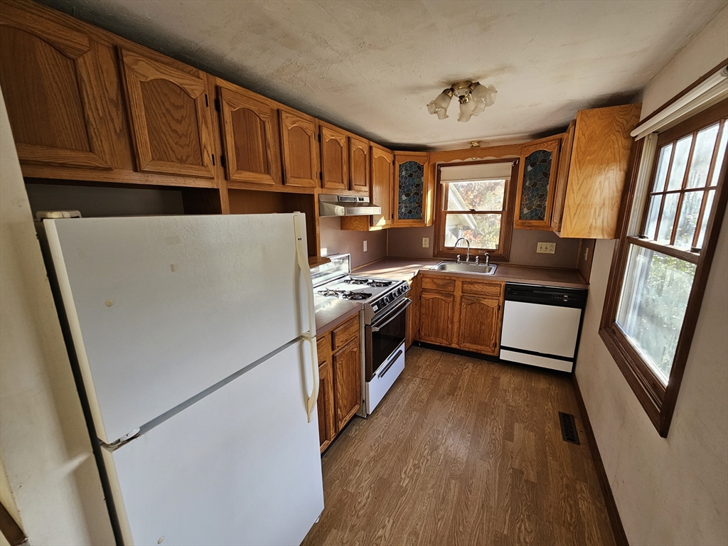 271 Plymouth Ave Property Photo 10