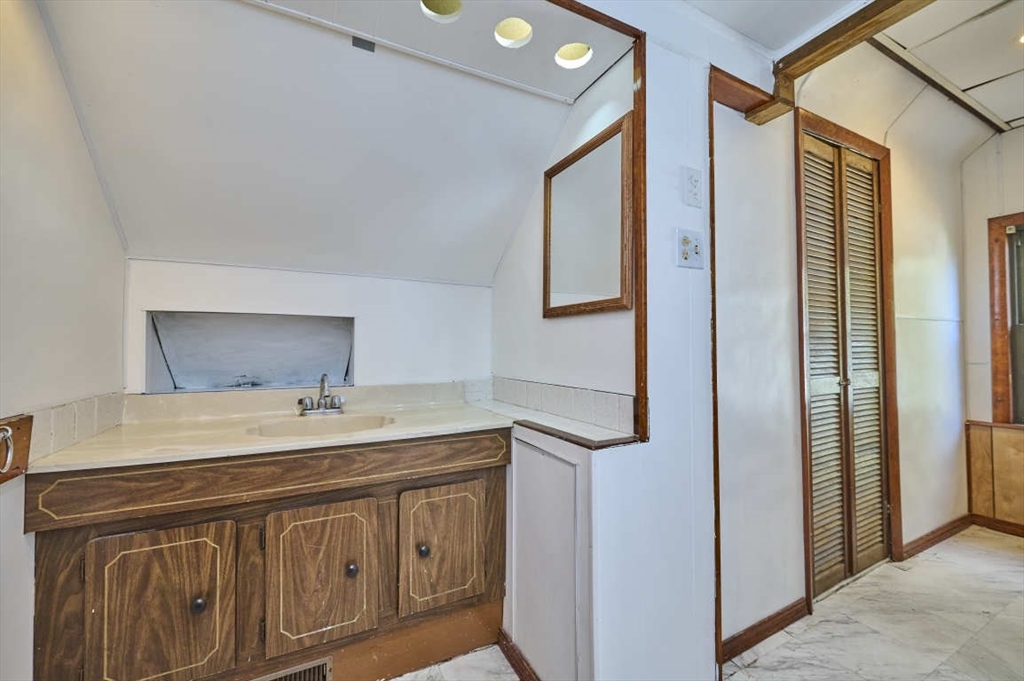 778 E 4th St # 2 Property Photo 14
