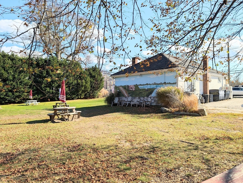 488 Old County Property Photo 6