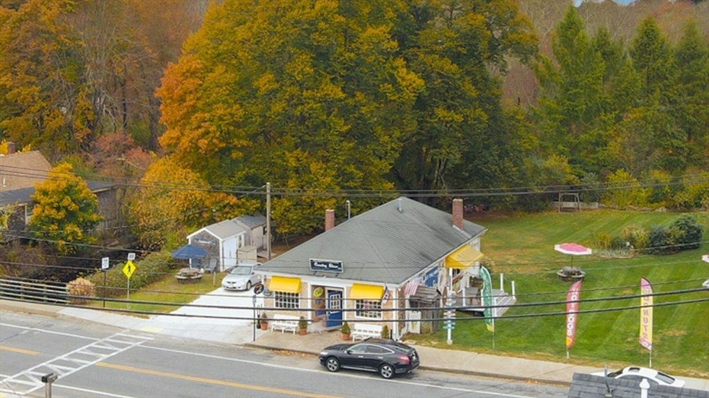 488 Old County Property Photo 9