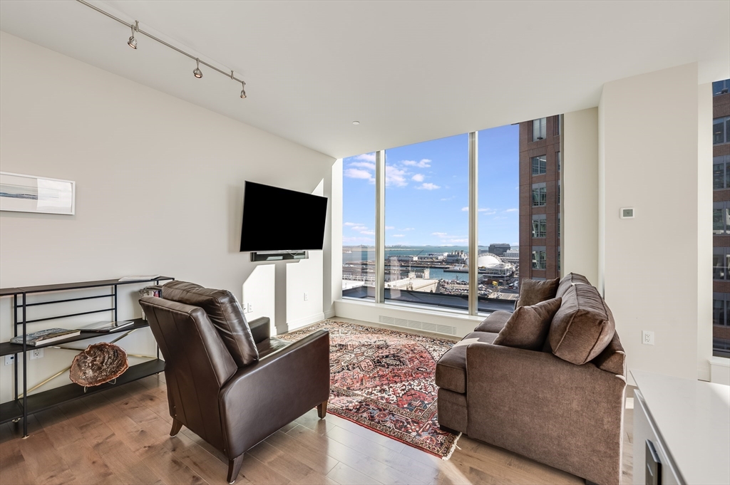 133 Seaport Blvd # 1723 Property Photo 3