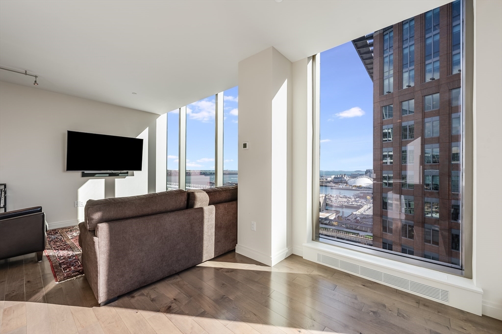 133 Seaport Blvd # 1723 Property Photo 4