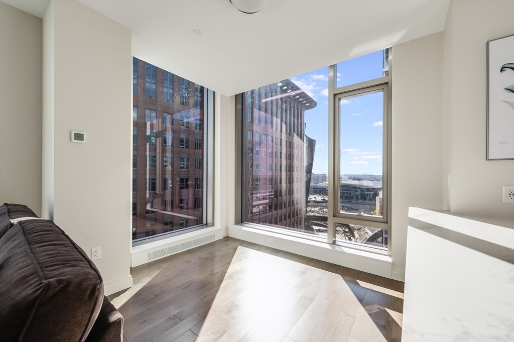 133 Seaport Blvd # 1723 Property Photo 5