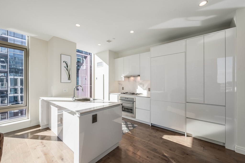 133 Seaport Blvd # 1723 Property Photo 8