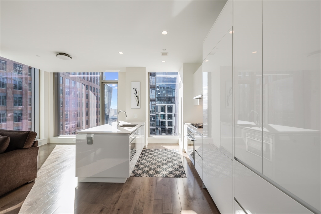133 Seaport Blvd # 1723 Property Photo 9