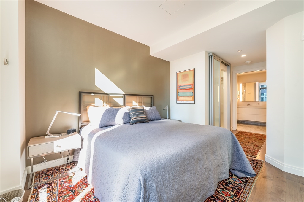 133 Seaport Blvd # 1723 Property Photo 14