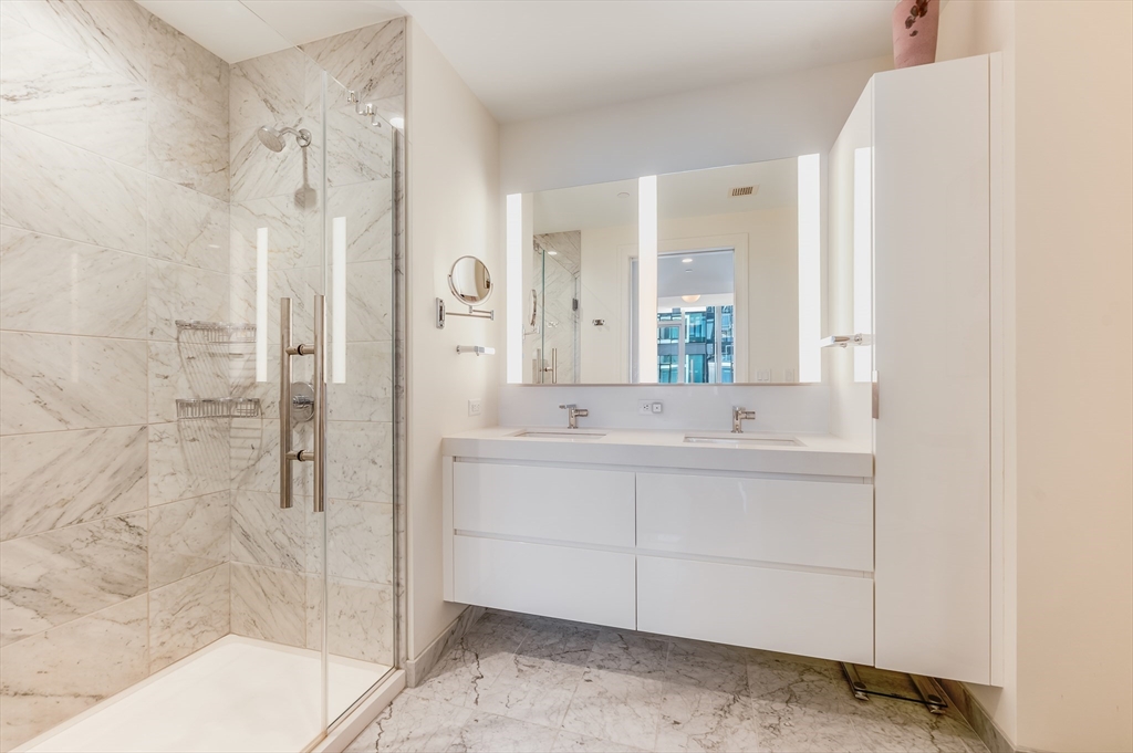 133 Seaport Blvd # 1723 Property Photo 17