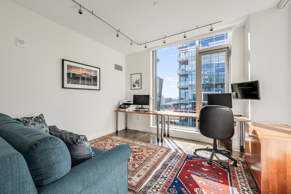 133 Seaport Blvd # 1723 Property Photo 18