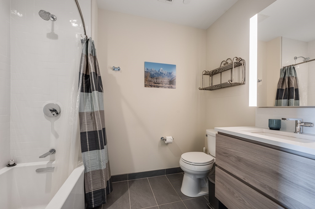 133 Seaport Blvd # 1723 Property Photo 20