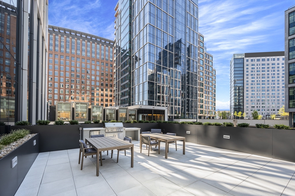 133 Seaport Blvd # 1723 Property Photo 28