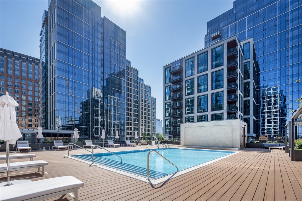 133 Seaport Blvd # 1723 Property Photo 37