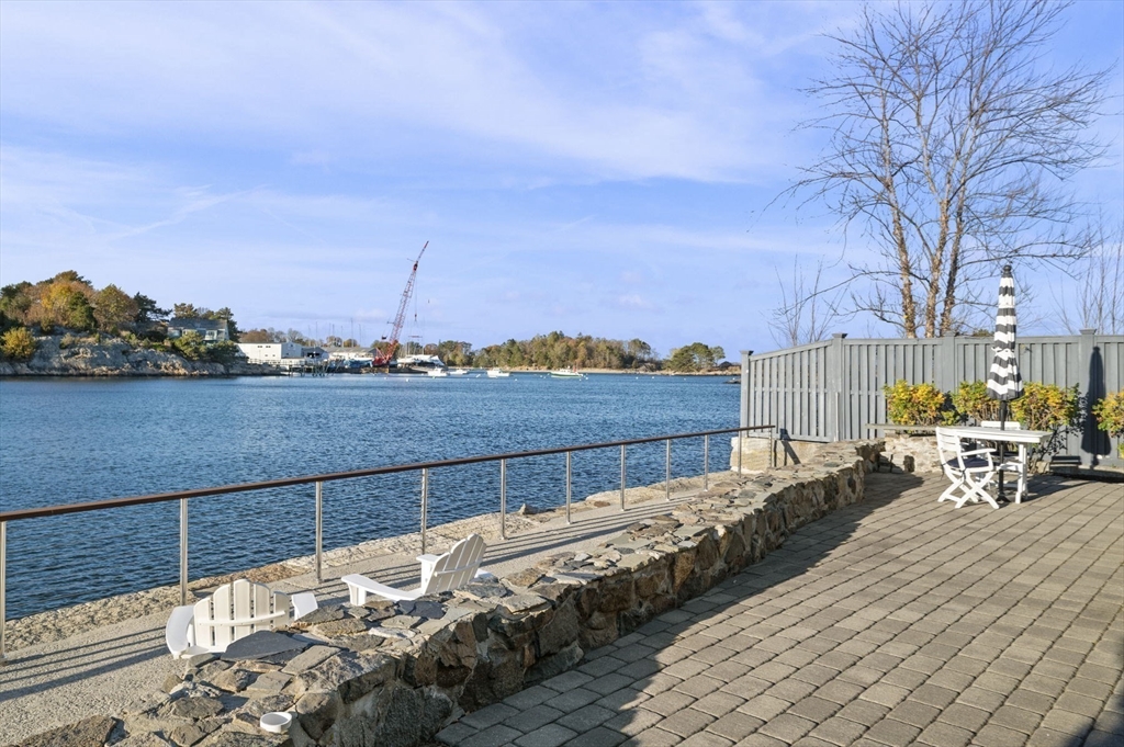9 Fort Beach Way Property Photo 7