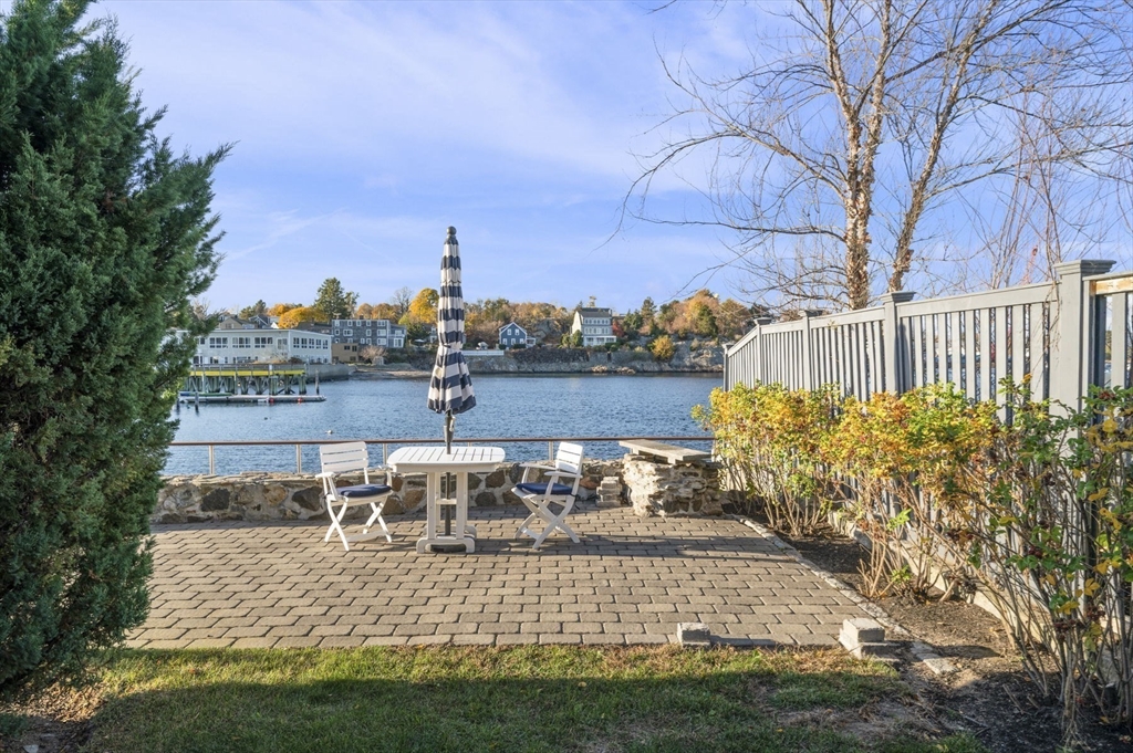 9 Fort Beach Way Property Photo 8
