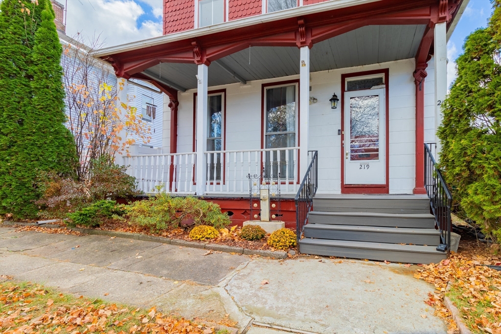 219 Pine St Property Photo 5