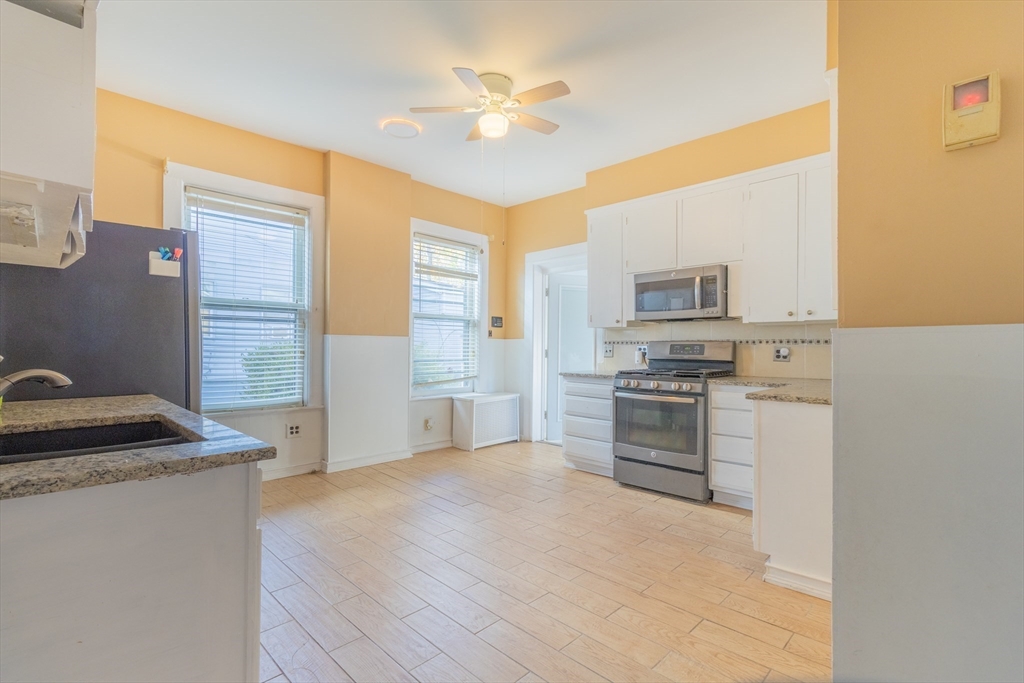219 Pine St Property Photo 8