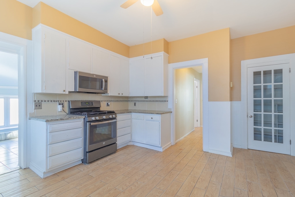 219 Pine St Property Photo 9