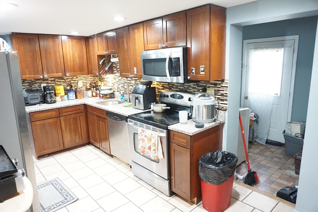 85 Beech St Property Photo 8