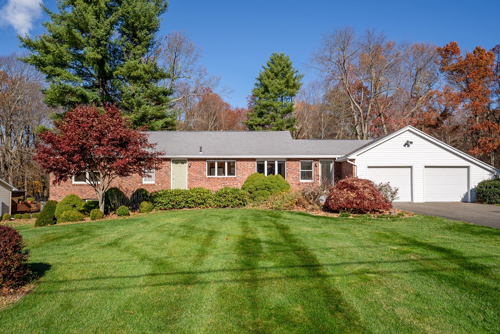 14 Glenn Dr Property Photo 1
