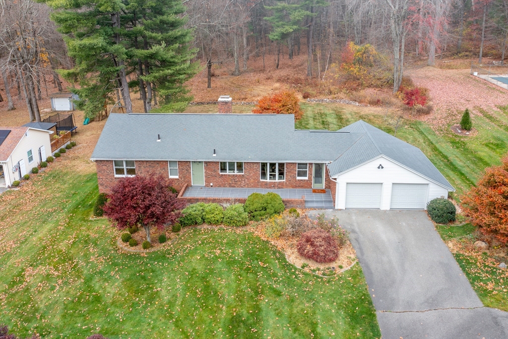 14 Glenn Dr Property Photo 2