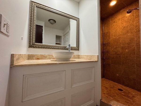 206 West 9th St # 1 Property Photo 6