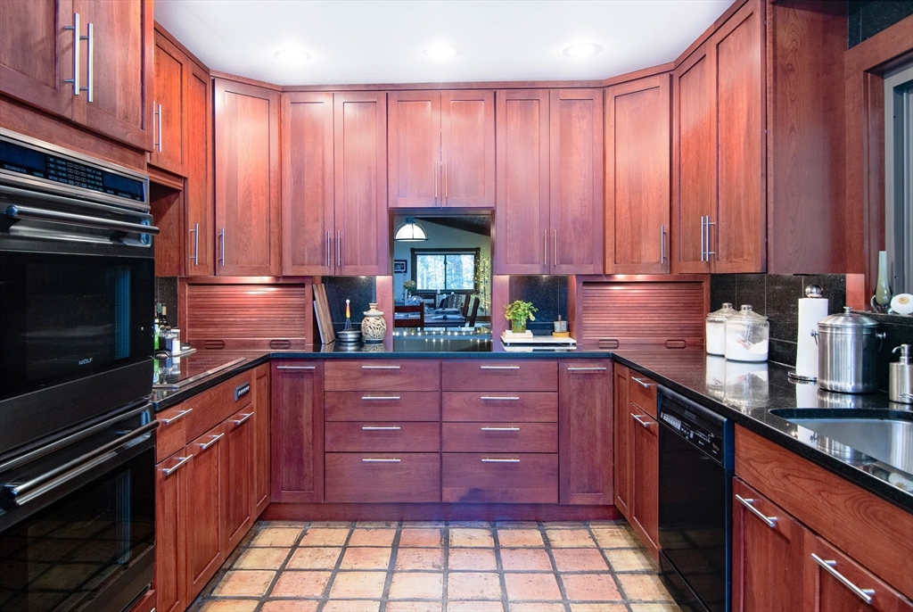 360 Quaker St Property Photo 7
