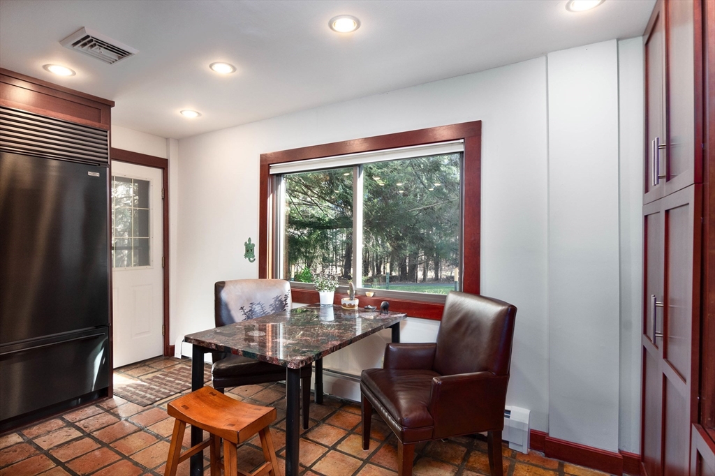 360 Quaker St Property Photo 10