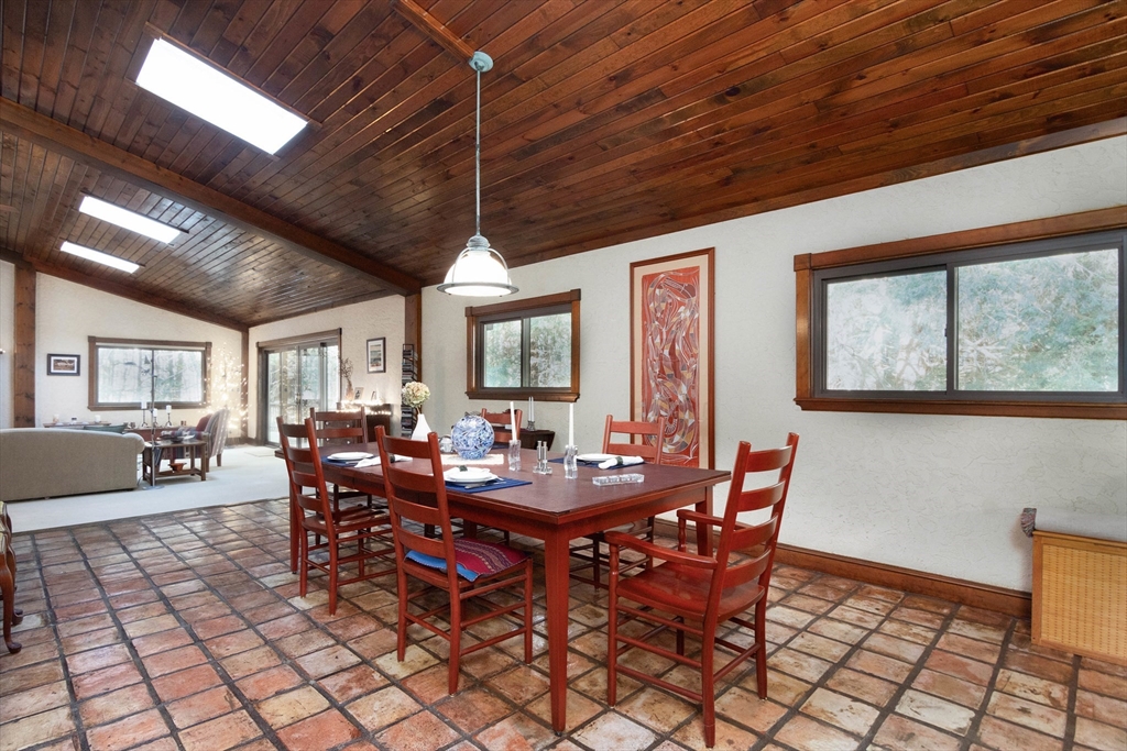360 Quaker St Property Photo 14