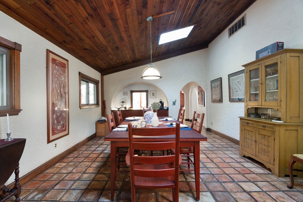 360 Quaker St Property Photo 15