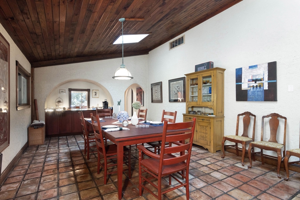 360 Quaker St Property Photo 16